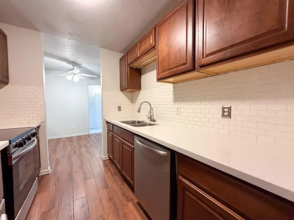 6606 De Moss Drive #1211 Houston, TX 77074