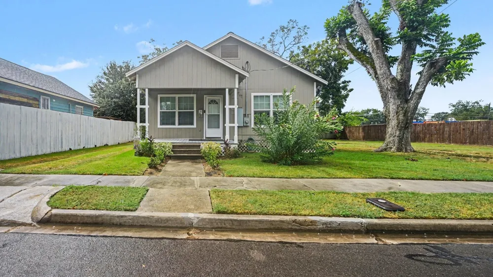 12 E Homan Street Baytown, TX 77520
