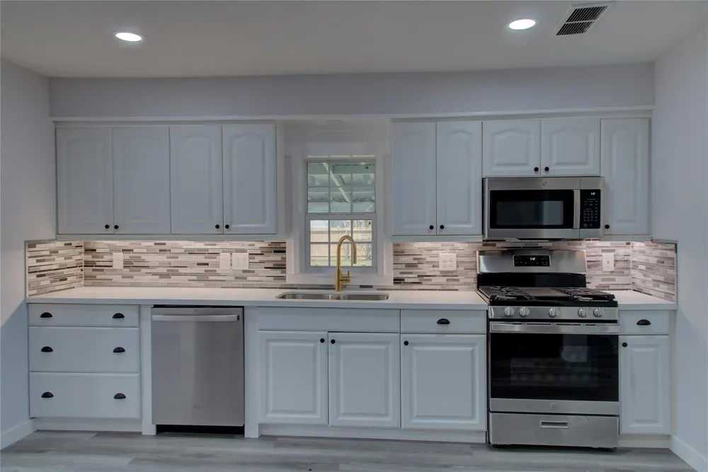 415 Perkins Avenue League City, TX 77573