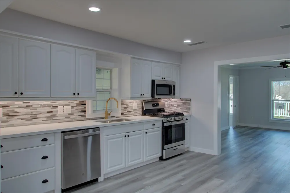 415 Perkins Avenue League City, TX 77573