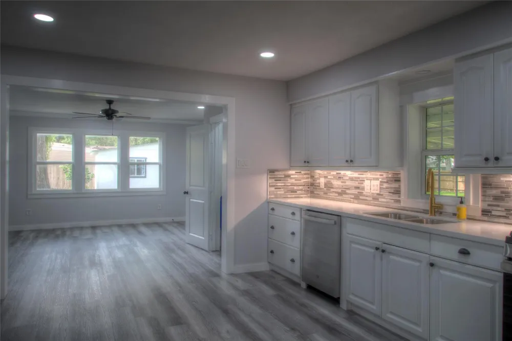 415 Perkins Avenue League City, TX 77573