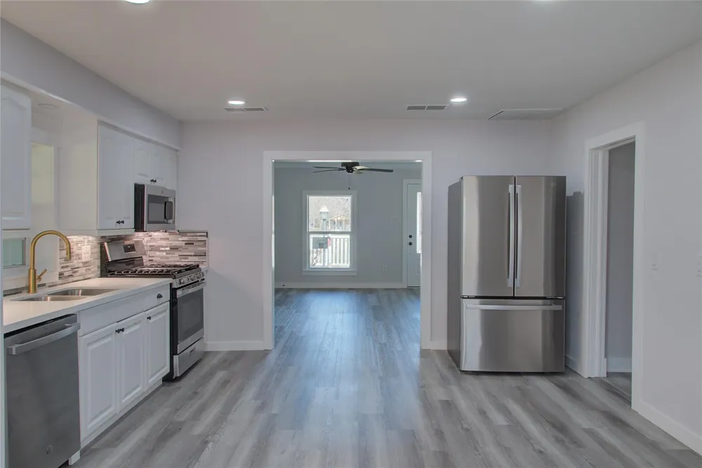 415 Perkins Avenue League City, TX 77573