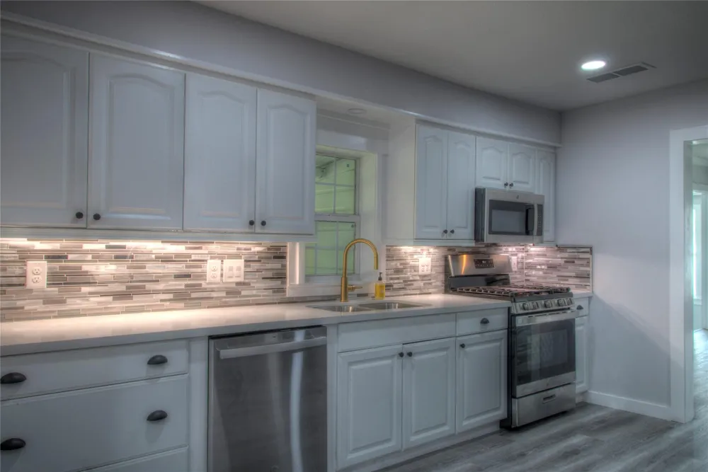 415 Perkins Avenue League City, TX 77573