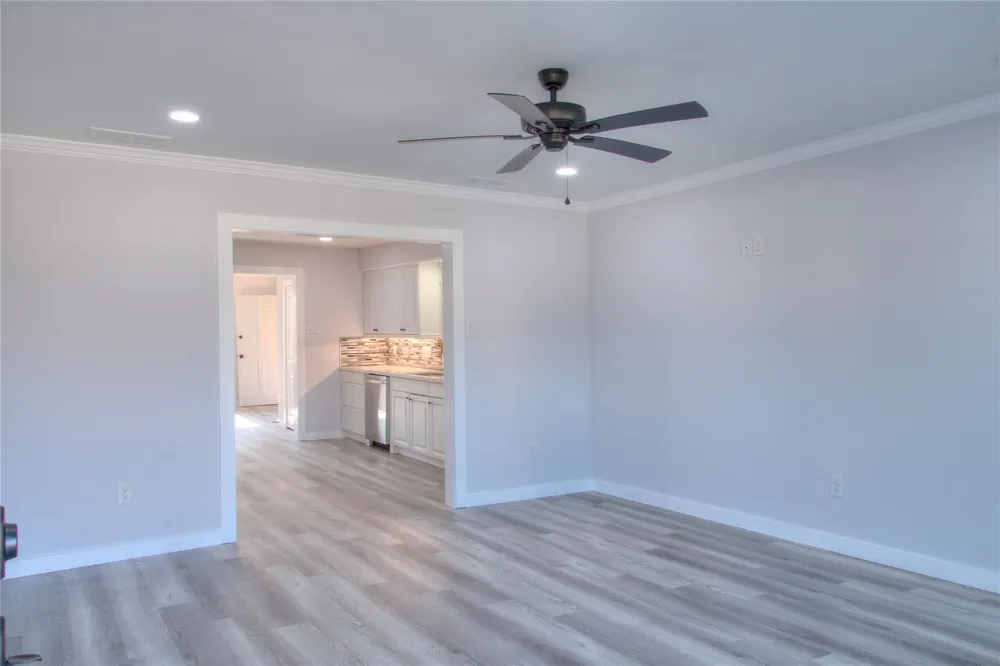 415 Perkins Avenue League City, TX 77573