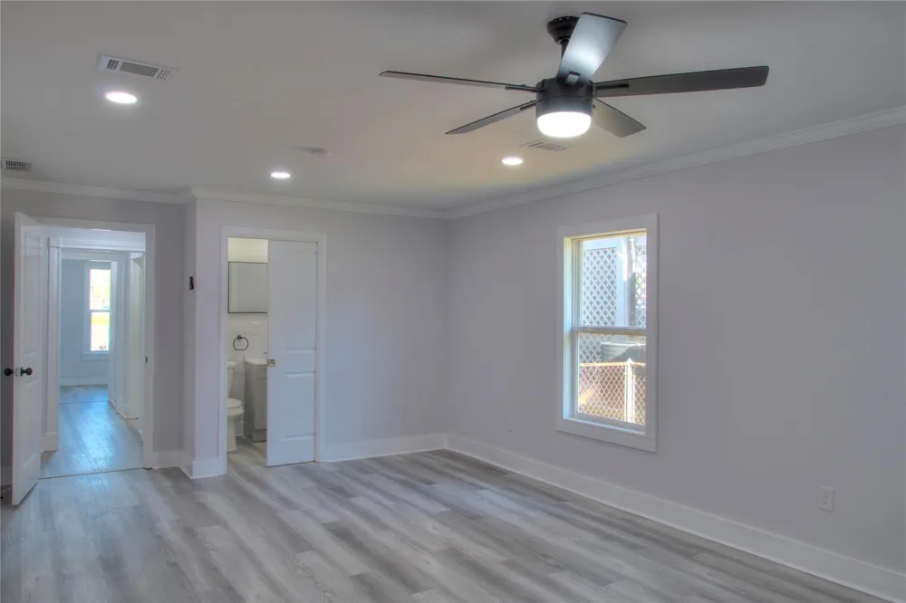 415 Perkins Avenue League City, TX 77573