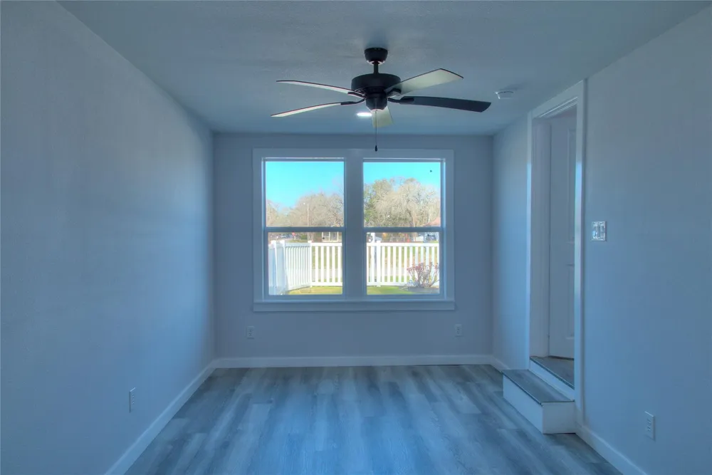 415 Perkins Avenue League City, TX 77573
