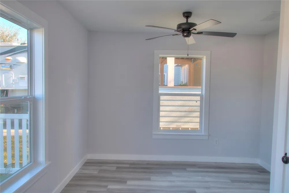415 Perkins Avenue League City, TX 77573