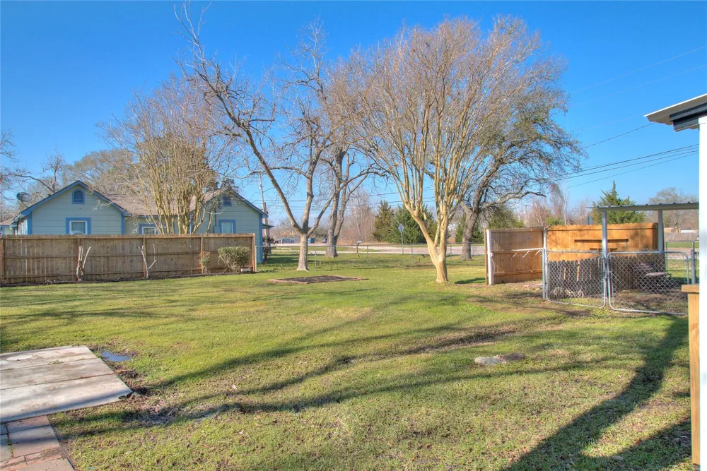 415 Perkins Avenue League City, TX 77573