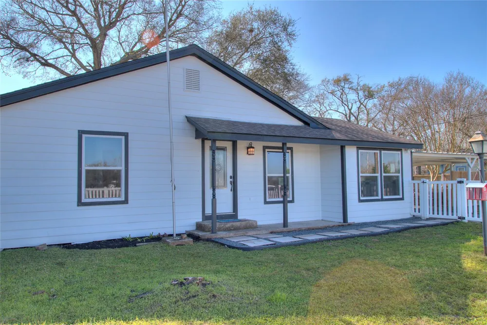 415 Perkins Avenue League City, TX 77573