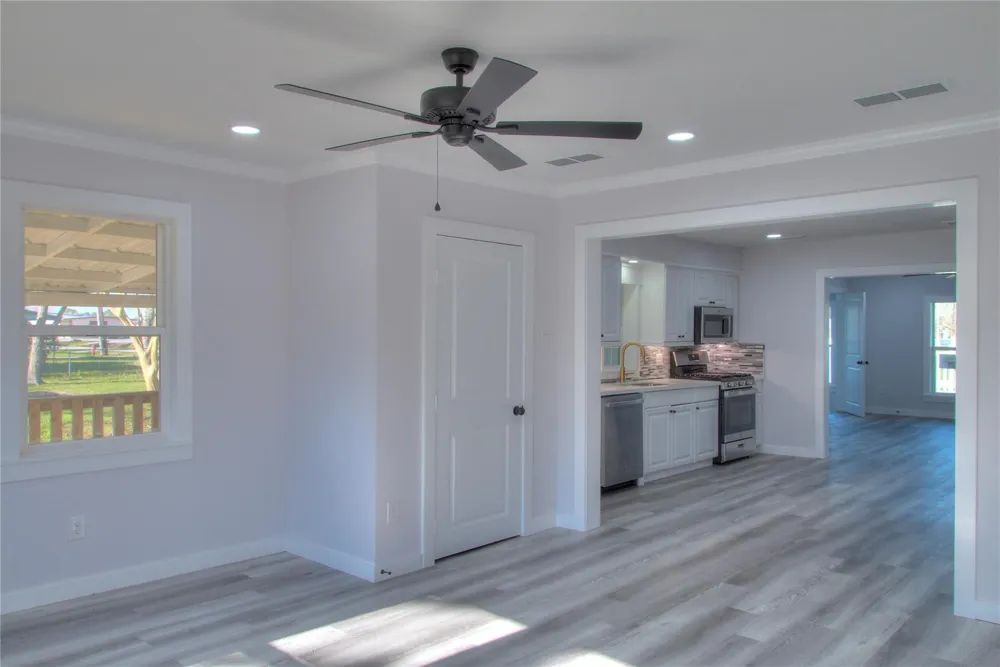 415 Perkins Avenue League City, TX 77573