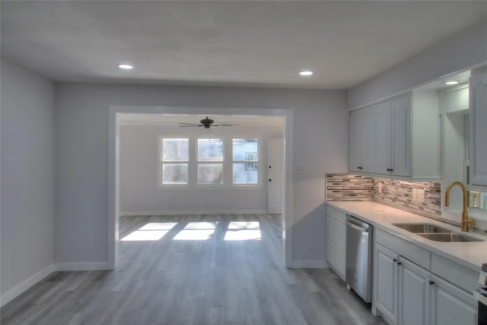 415 Perkins Avenue League City, TX 77573