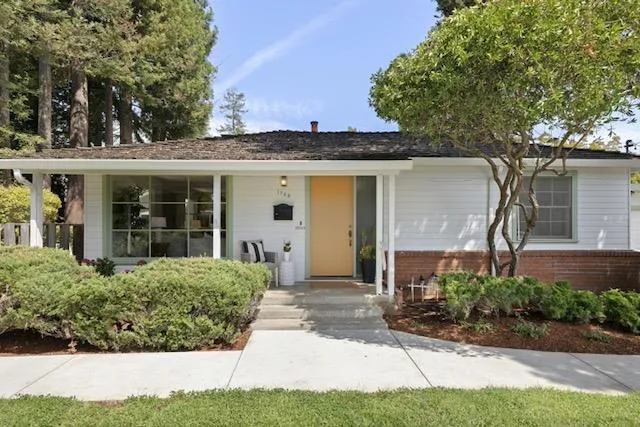 1762 Pilgrim Avenue Mountain View, CA 94040