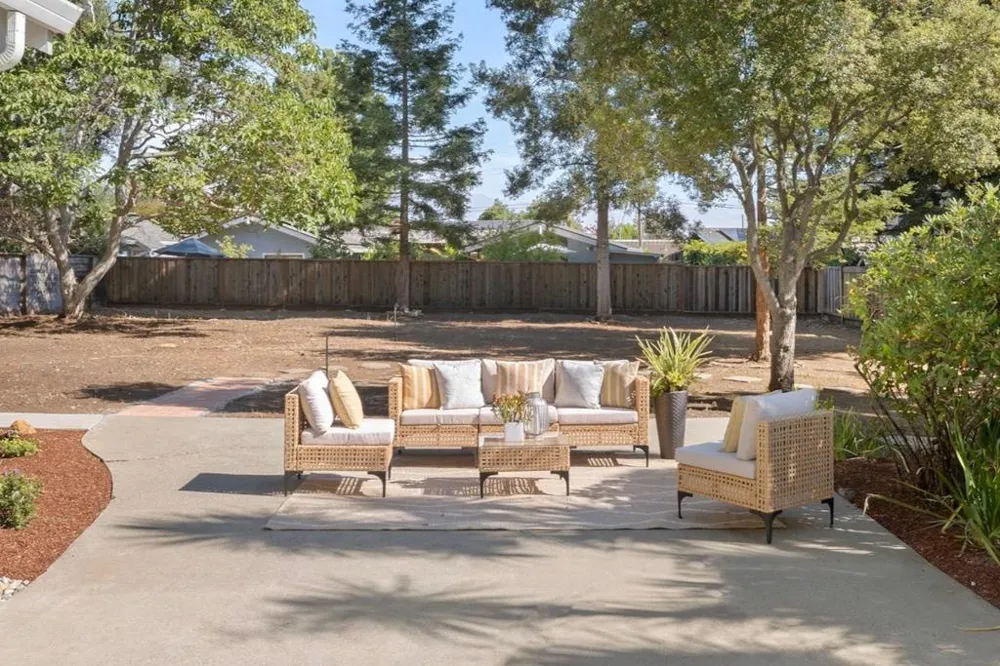 1762 Pilgrim Avenue Mountain View, CA 94040
