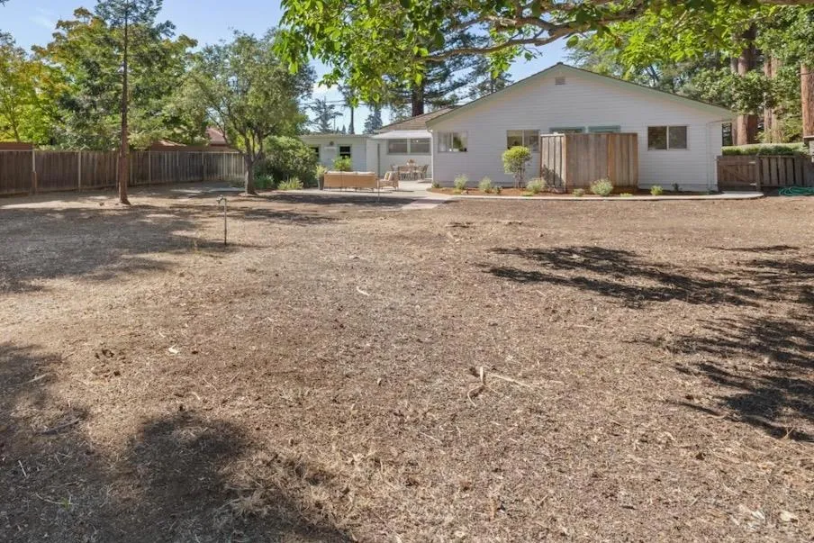 1762 Pilgrim Avenue Mountain View, CA 94040