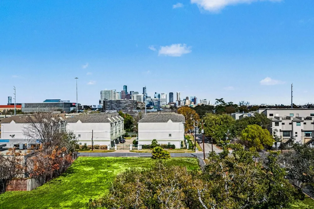 4820 Caroline Street #501 Houston, TX 77004