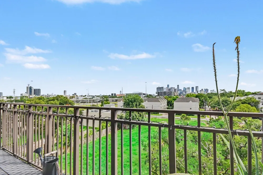 4820 Caroline Street #501 Houston, TX 77004