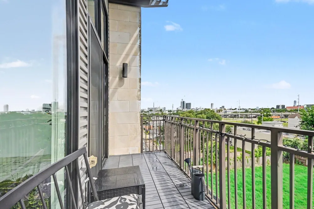 4820 Caroline Street #501 Houston, TX 77004