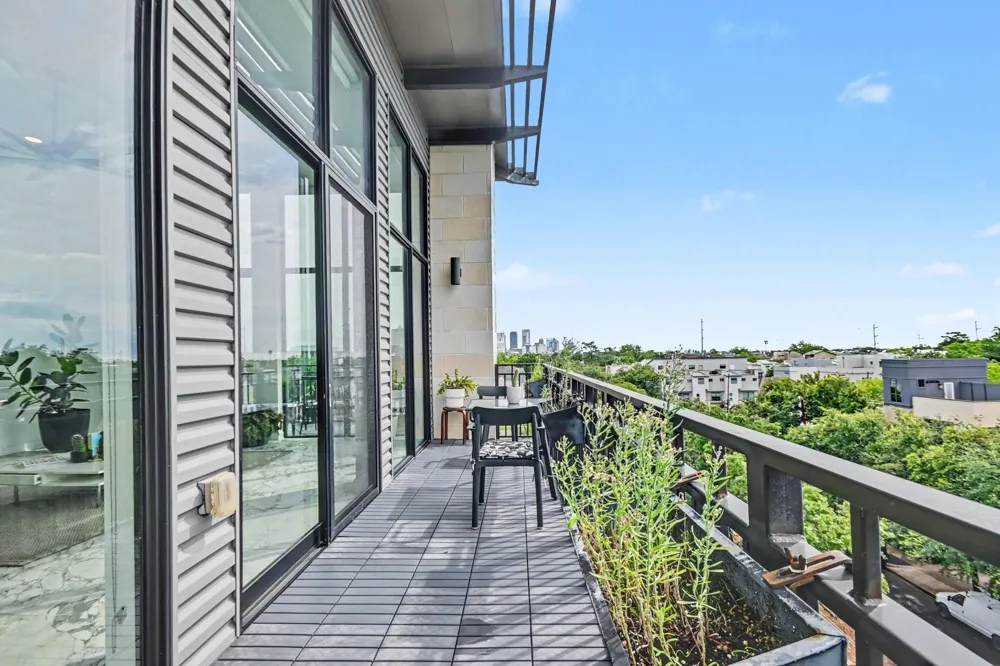4820 Caroline Street #501 Houston, TX 77004