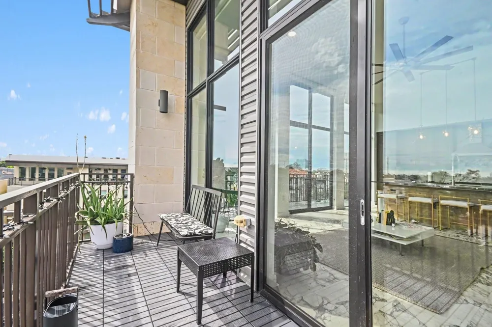 4820 Caroline Street #501 Houston, TX 77004