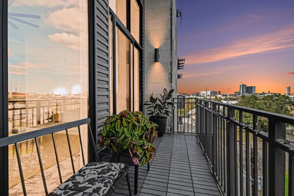 4820 Caroline Street #501 Houston, TX 77004