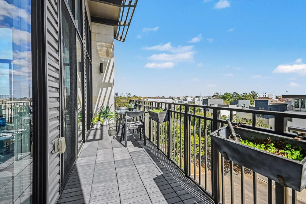 4820 Caroline Street #501 Houston, TX 77004