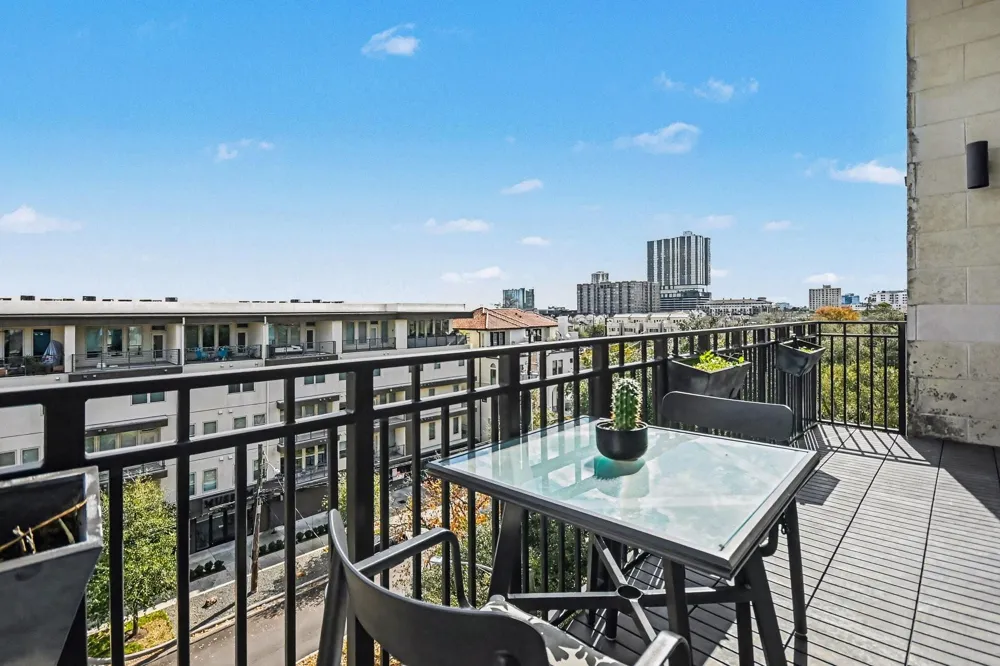 4820 Caroline Street #501 Houston, TX 77004