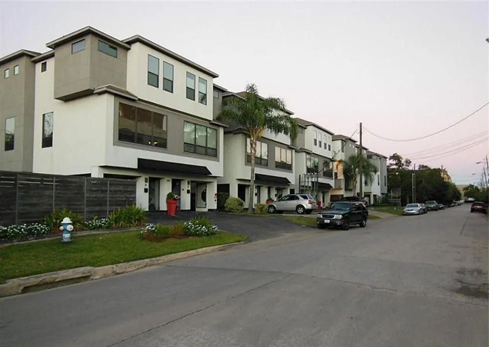 2301 Camden Drive #B Houston, TX 77021