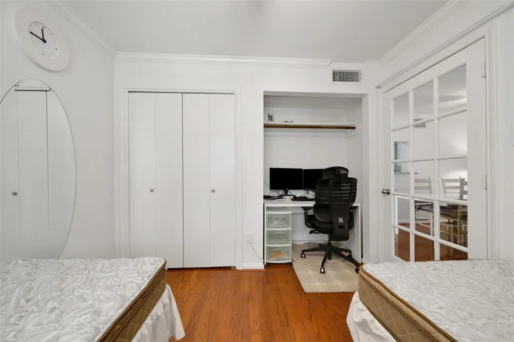 1601 S Shepherd Drive #170 Houston, TX 77019