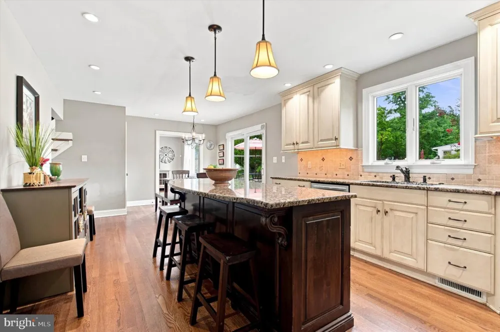 623 HILLSIDE ROAD Blue Bell, PA 19422