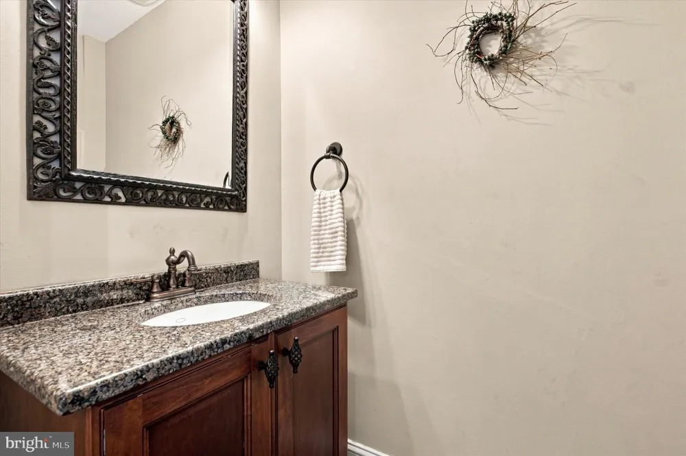 623 HILLSIDE ROAD Blue Bell, PA 19422