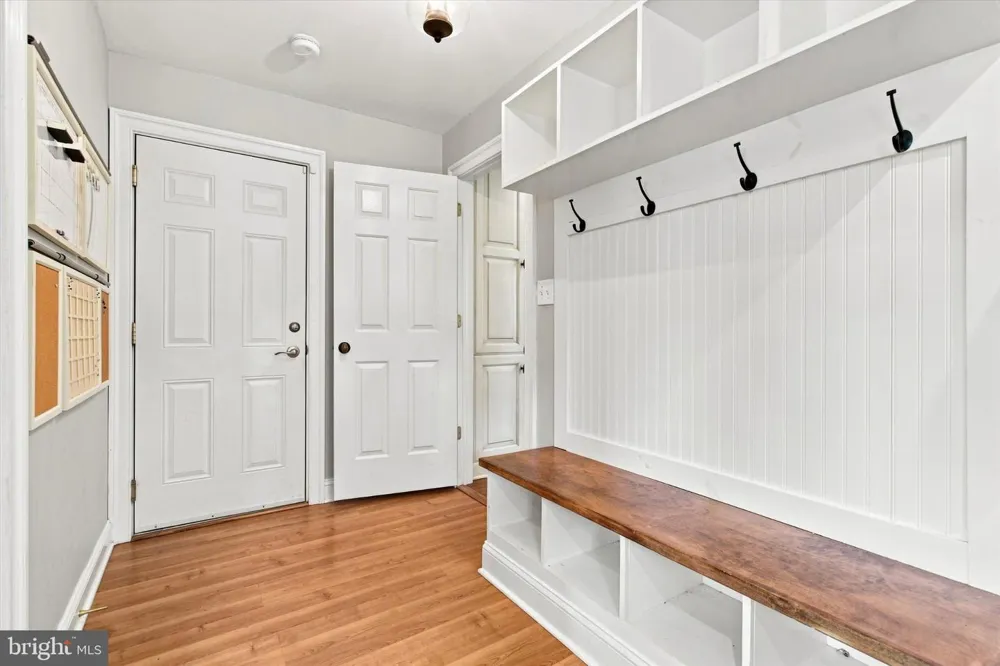 623 HILLSIDE ROAD Blue Bell, PA 19422