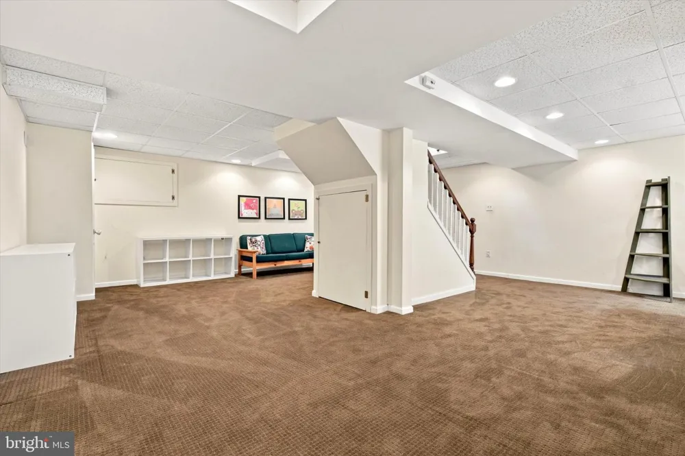 623 HILLSIDE ROAD Blue Bell, PA 19422