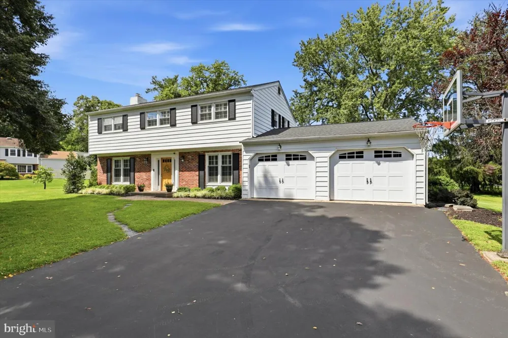 623 HILLSIDE ROAD Blue Bell, PA 19422