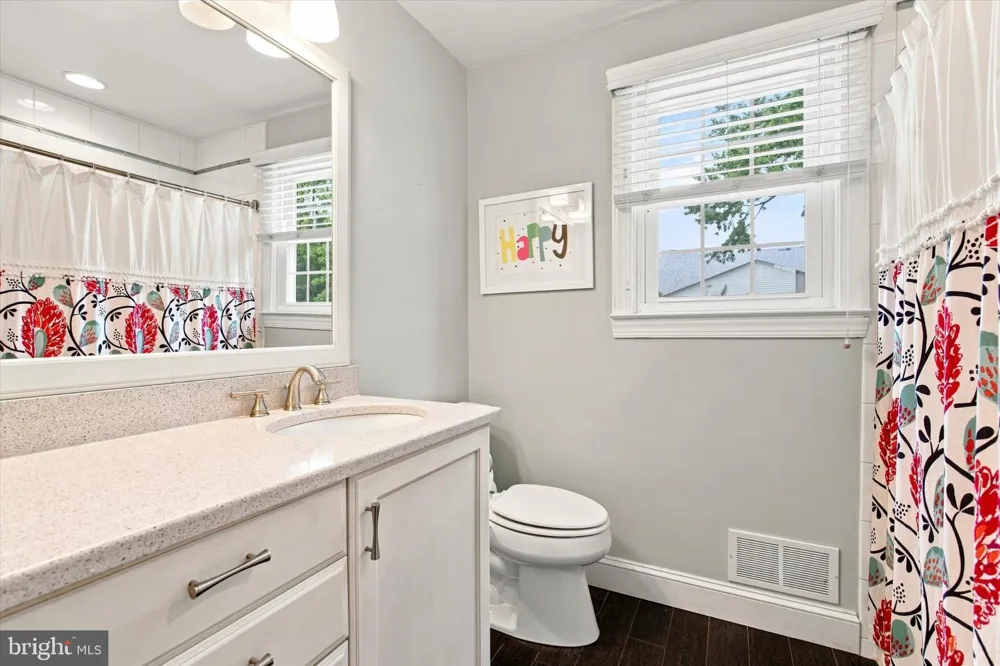 623 HILLSIDE ROAD Blue Bell, PA 19422