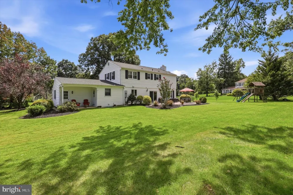 623 HILLSIDE ROAD Blue Bell, PA 19422