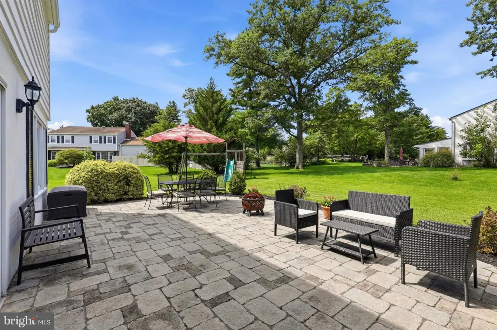 623 HILLSIDE ROAD Blue Bell, PA 19422