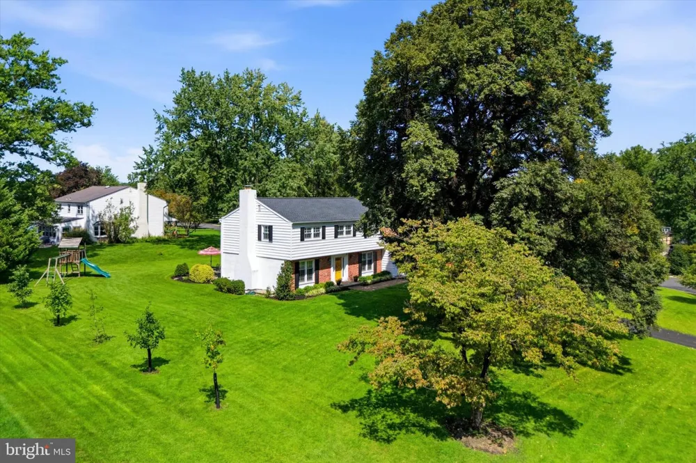 623 HILLSIDE ROAD Blue Bell, PA 19422