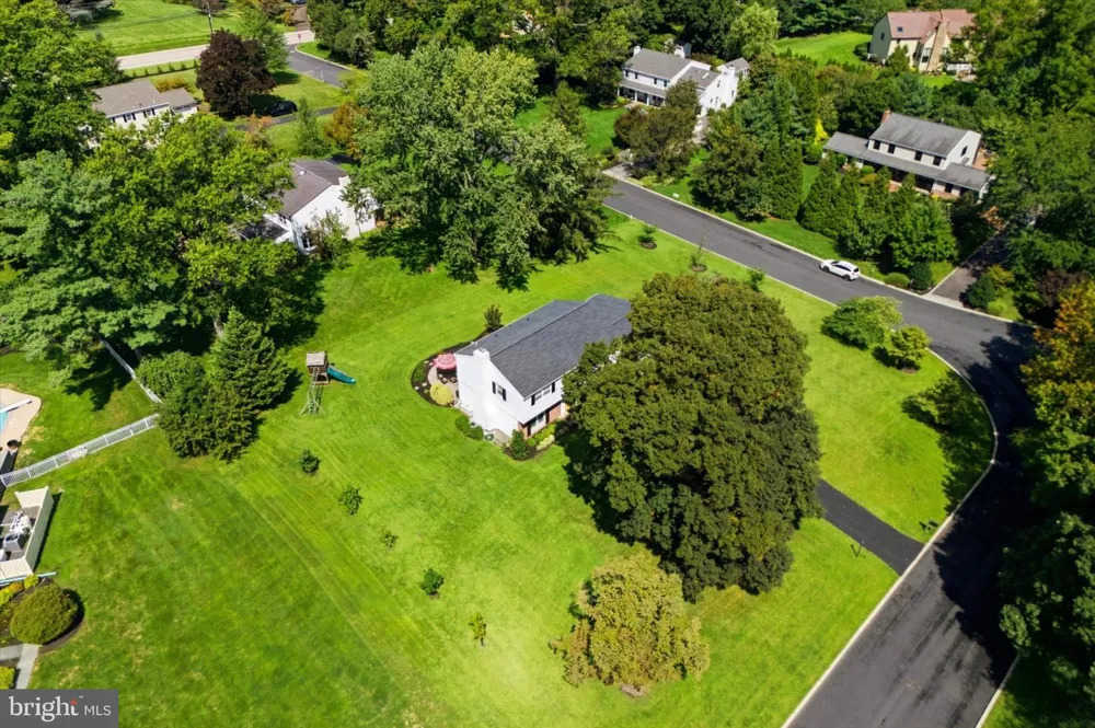 623 HILLSIDE ROAD Blue Bell, PA 19422