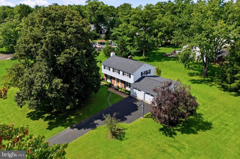 623 HILLSIDE ROAD Blue Bell, PA 19422