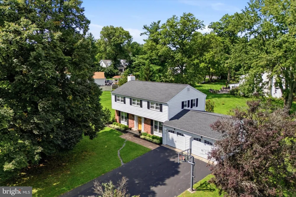 623 HILLSIDE ROAD Blue Bell, PA 19422