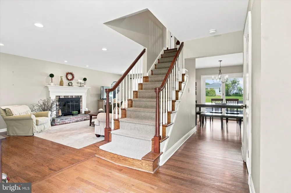 623 HILLSIDE ROAD Blue Bell, PA 19422