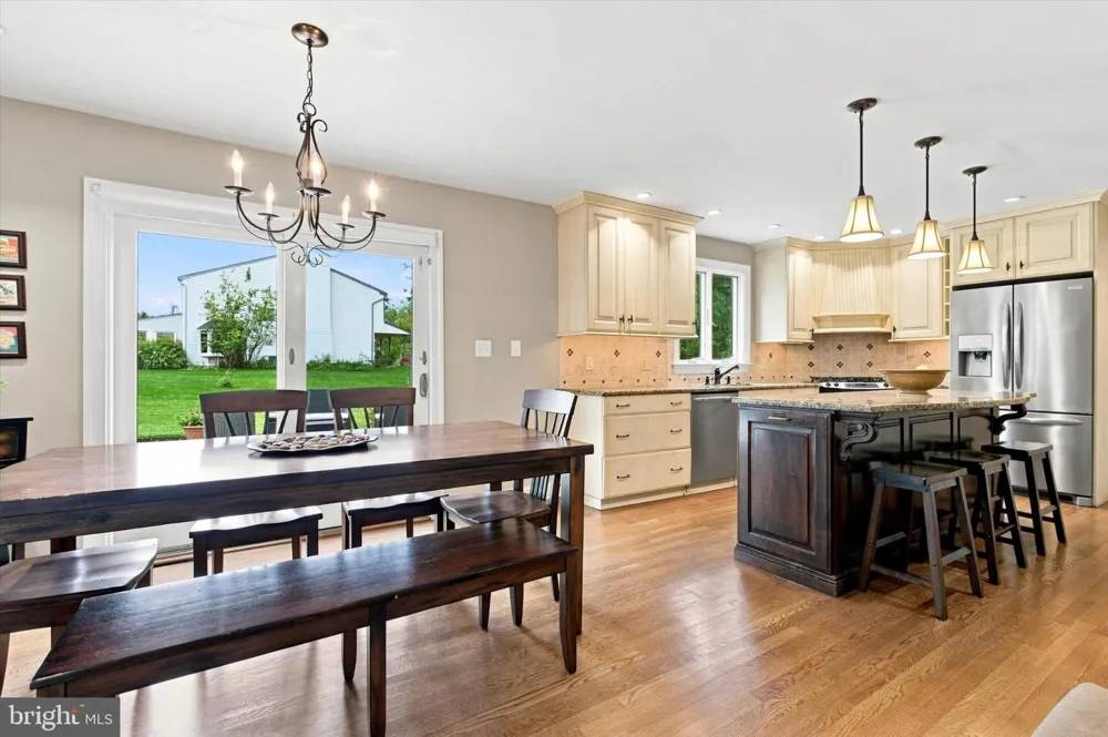 623 HILLSIDE ROAD Blue Bell, PA 19422