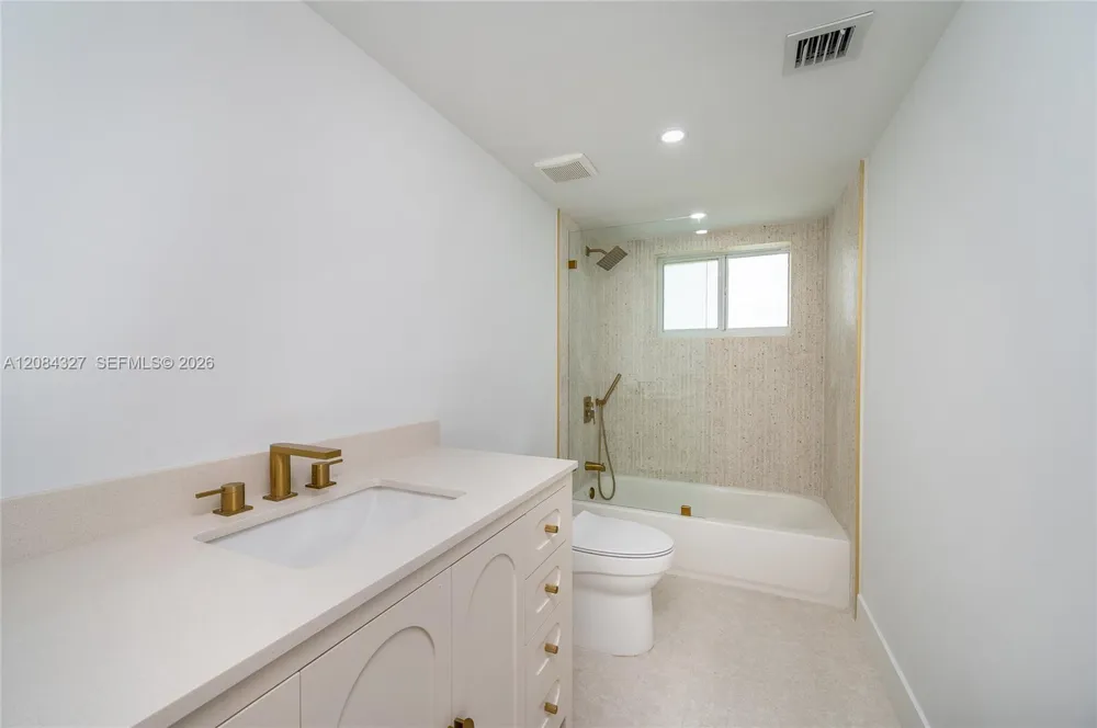 9361 SW 27th St Miami, FL 33165