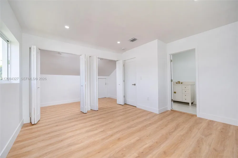 9361 SW 27th St Miami, FL 33165