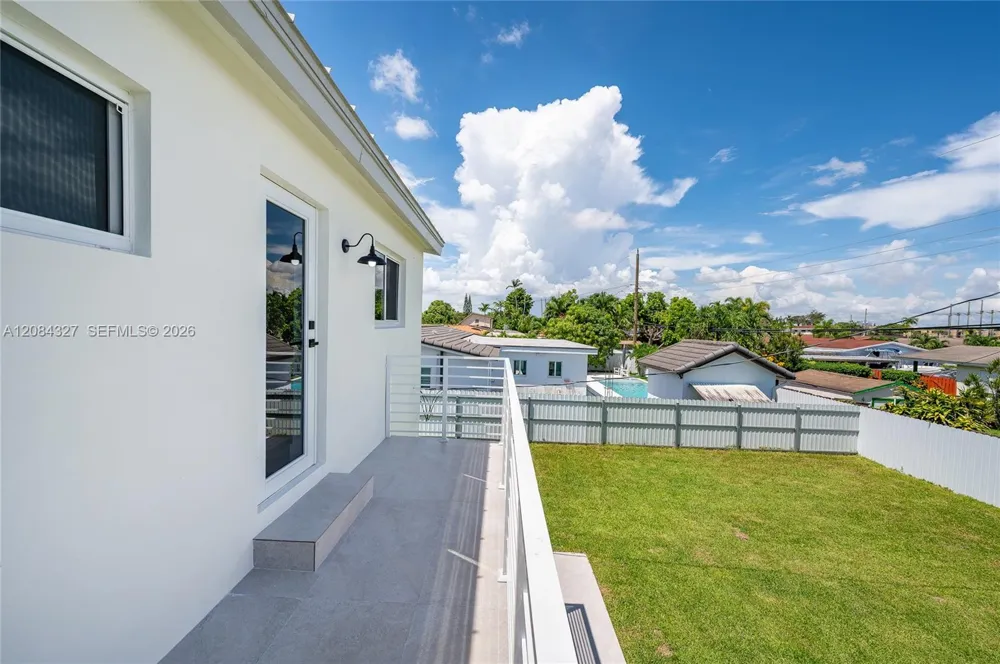 9361 SW 27th St Miami, FL 33165