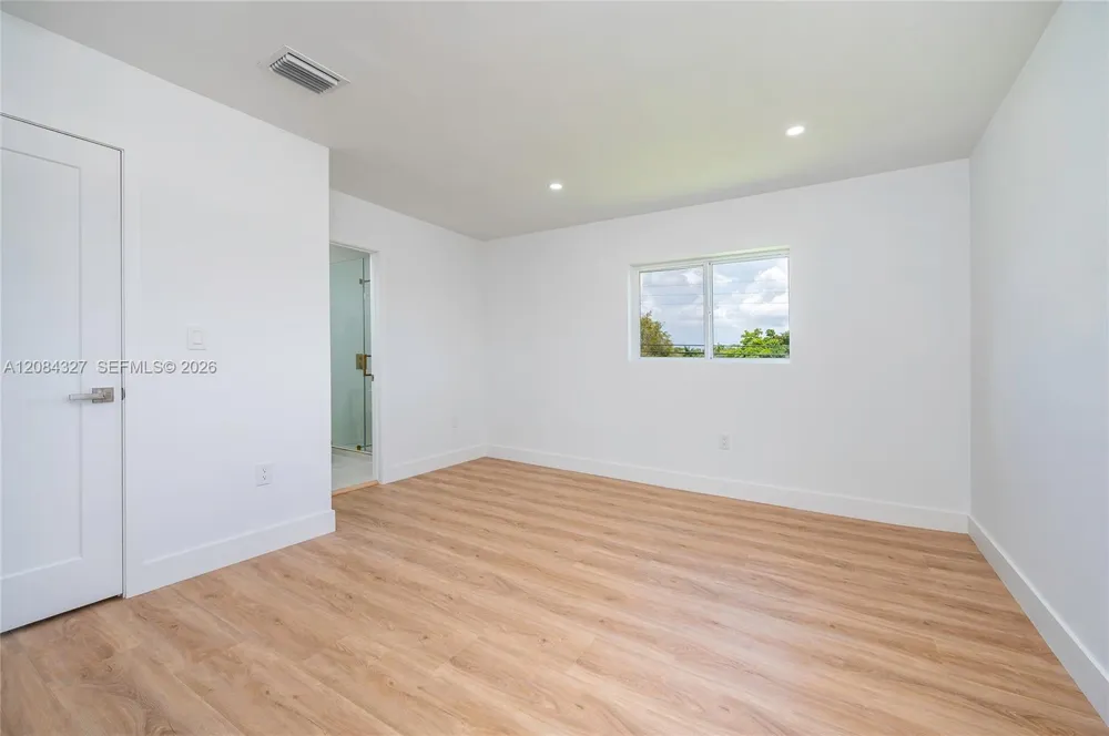 9361 SW 27th St Miami, FL 33165