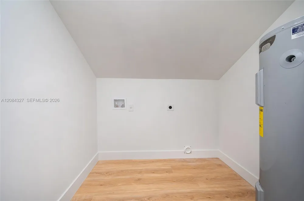 9361 SW 27th St Miami, FL 33165