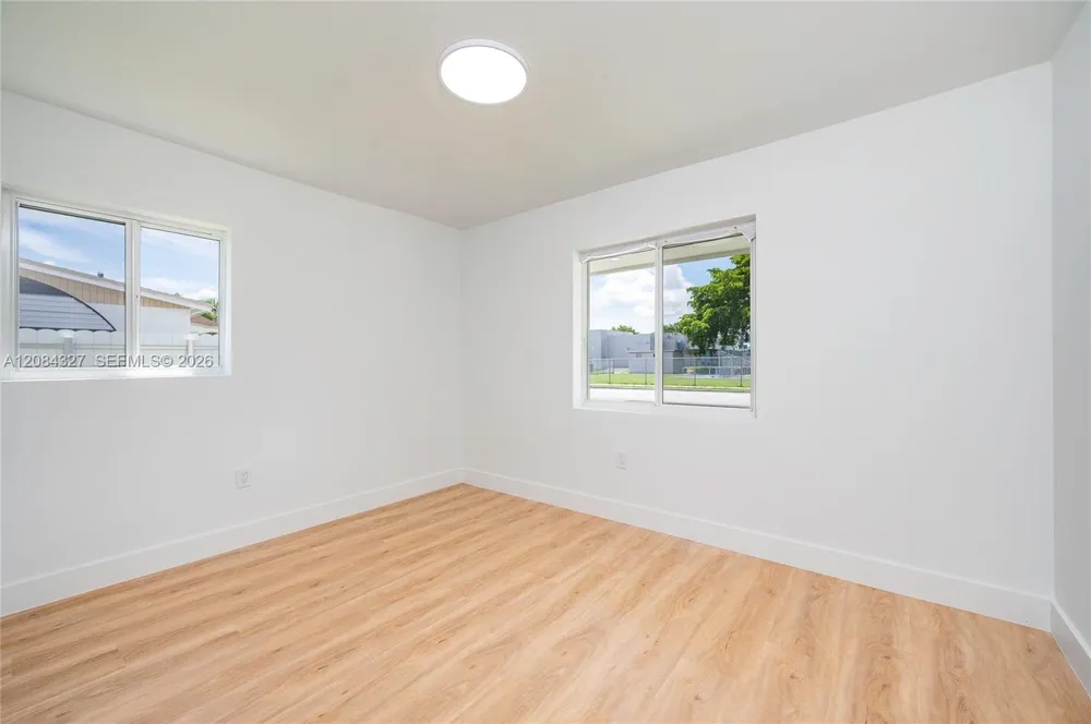 9361 SW 27th St Miami, FL 33165