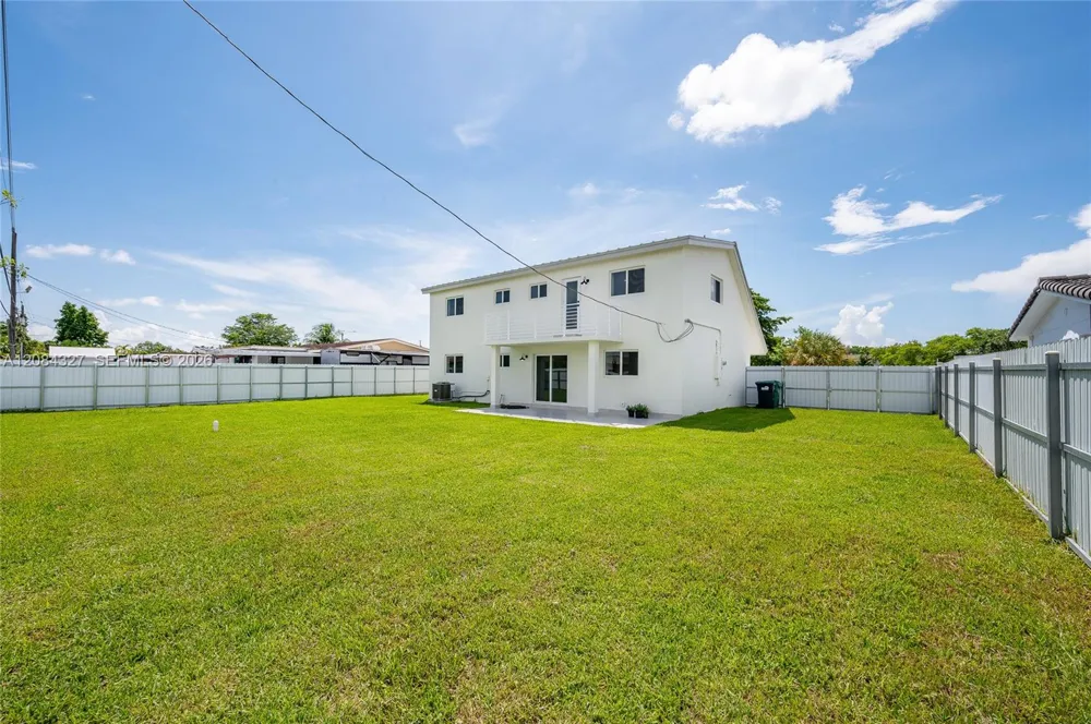 9361 SW 27th St Miami, FL 33165