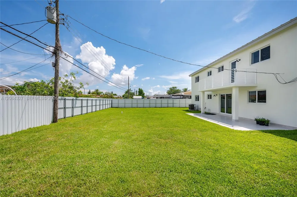 9361 SW 27th St Miami, FL 33165